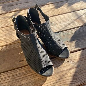 Jessica Simpson heels